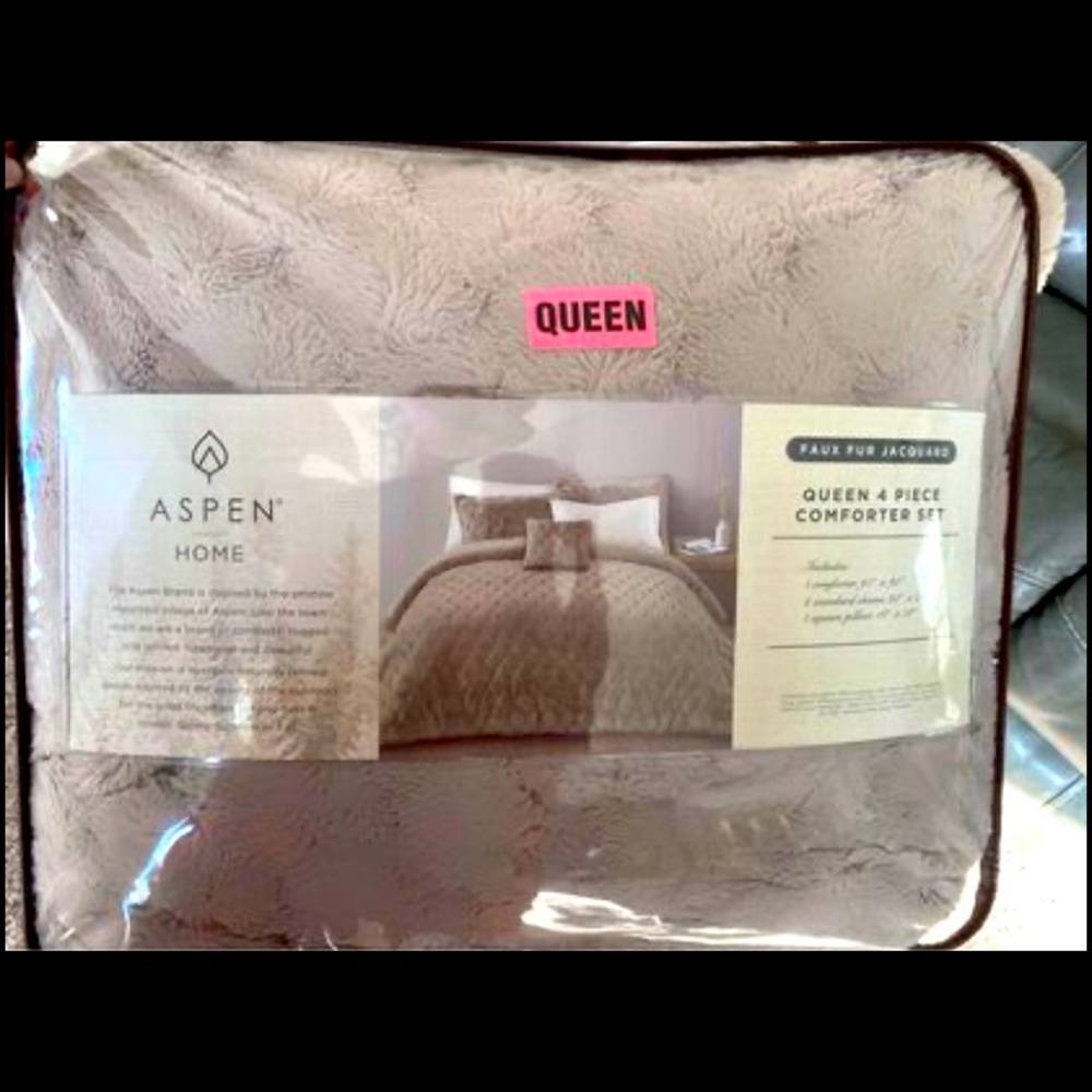 Aspen Home Queen faux fur jacquard 4 piece comforter set.